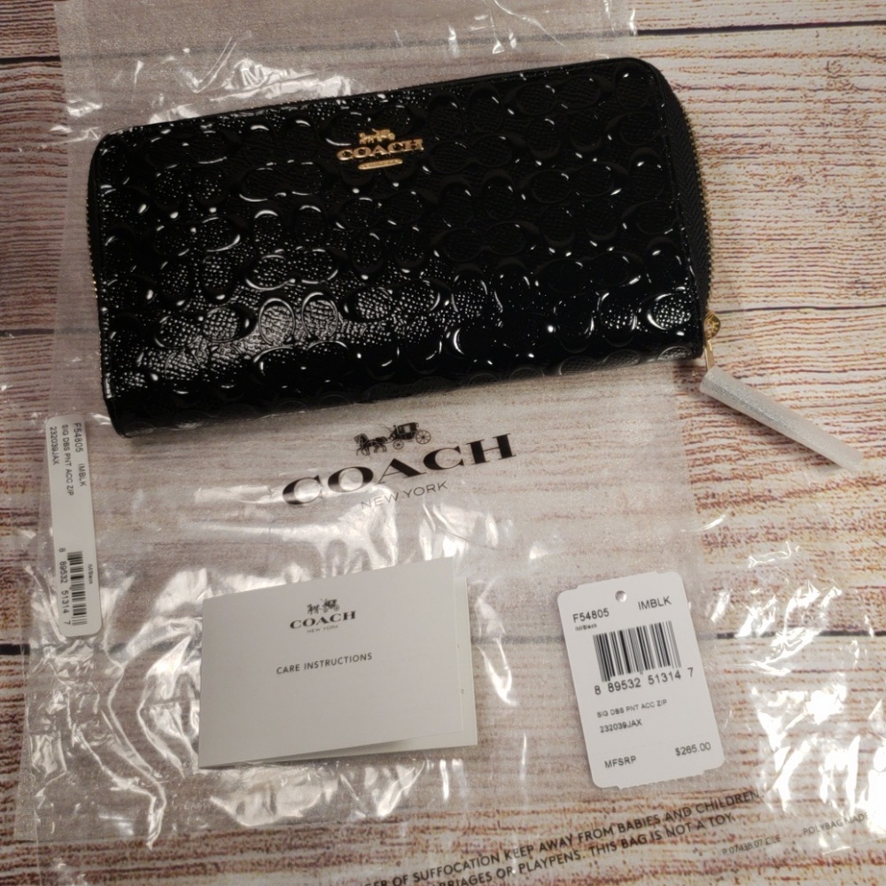 Nwt coach accordion zip wallet